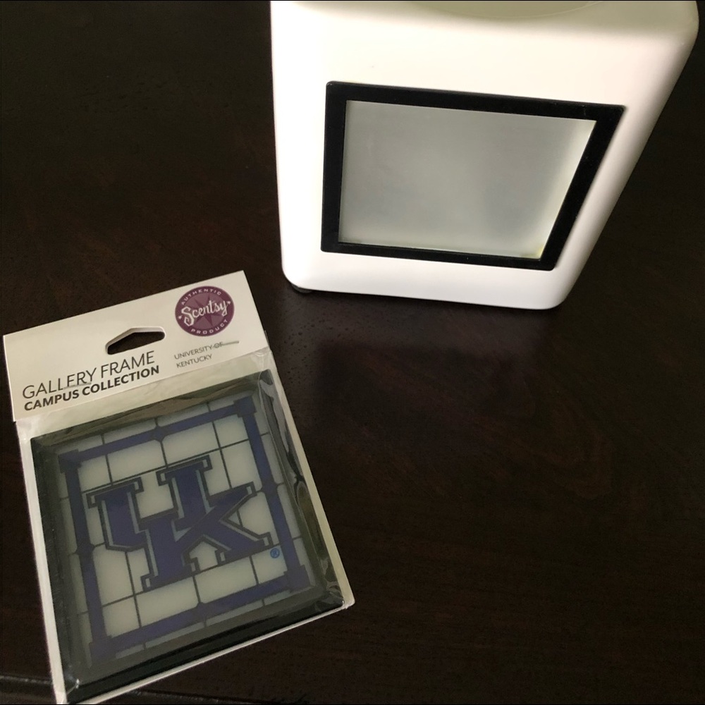 UK Wildcats Sleek white Scentsy Warmer